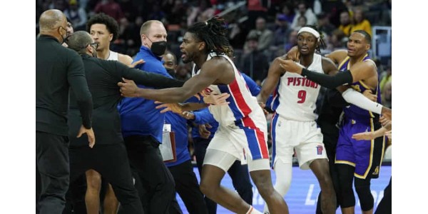 LeBron James fue expulsado por segunda vez en su carrera en el baloncesto